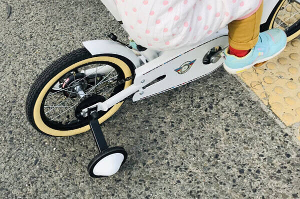 “ペダルなし”には200年かかった？ 幼児用自転車の紆余曲折 自転車デビュー早めたキックバイク