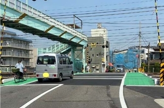 横浜市のJR「古市場踏切」拡幅完了 歩道も確保 川崎～鶴見間 対策計画の指定受け