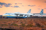 「世界最大モンスター機、復活！ An-225「ムリヤ」10ヶ月ぶり商用飛行 ド迫力の離陸の様子」の画像1