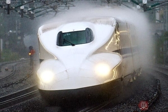 ゆっくり走れば大丈夫では？新幹線や道路 なぜ大雨で運転見合わせ通行止めになるの？
