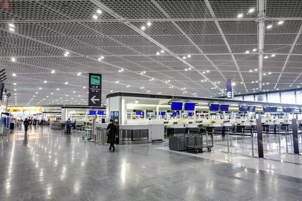 「パスポートのスタンプ欄すぐ埋まっちゃう？ 国際線の乗務員 出入国どうしてるのか」の画像