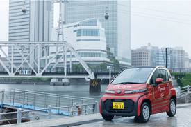 一般未発売のトヨタ超小型EV「C+pod」をレンタカーで レトロ横浜市バスカラー！