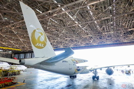 史上初「金の鶴丸」JAL機出現！ JALが本気デザインの五輪特別塗装機披露 次世代機A350に