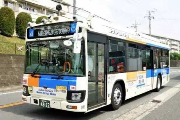県内初！ 駅前に「自動運転バス」乗り入れ 横浜市内の営業路線で実証実験 相鉄バス
