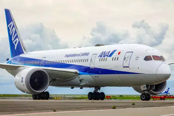 「パイロットの機内アナウンス」 しゃべるのは機長／副操縦士どっち？ ANAパイロットに聞く