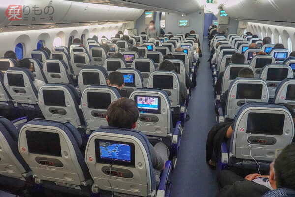 「パイロットの機内アナウンス」 しゃべるのは機長／副操縦士どっち？ ANAパイロットに聞く