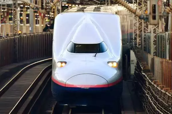「E4系新幹線「Max」全2階建てゆえの弱点―引退迫るなか始まった「新たな試み」」の画像