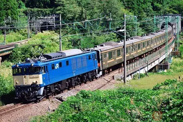 「線路侵入撮り鉄「高く売れる写真 撮りたかった」鉄道写真は高く売れるのか？」の画像