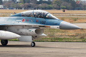 岐阜基地にしかないF-2「青いプロトタイプ」の正体とは 派手でも迷彩でもないワケ