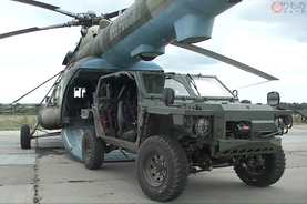 ロシア軍 最新軍用4駆の演習参加をSNSで公開 ヘリによる空輸シーンも