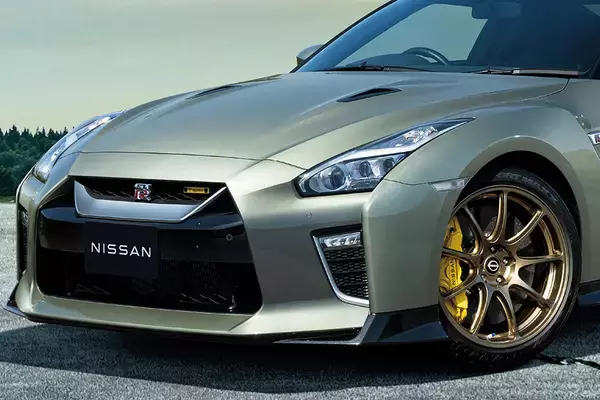 日産「GT-R」2022年モデルを発表！ 緑色みたいな「T-spec」も登場