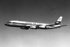 JAL初のジェット旅客機「DC-8」FUJI号 60年前のメモリアル機に残る、純和風ゴージャス設備