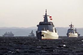 ロシア 日本海における中国との2国間演習を公開 艦載ヘリや射撃訓練も