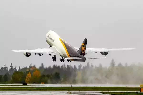 ボーイングが振り返る「ジャンボジェット」最終タイプの歴史とは 「747-8F」納入100機到達！