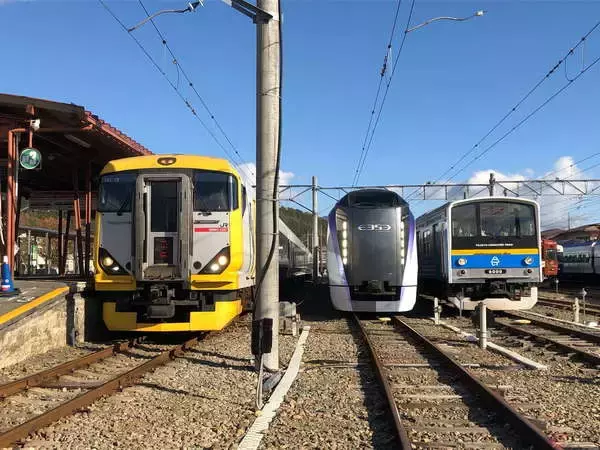 富士急行 河口湖駅構内で撮影会 JR線からの直通列車車両を中心に配置