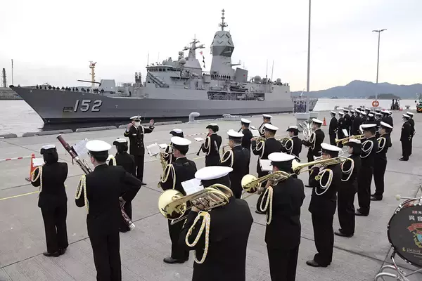 「オーストラリア軍艦「ワラマンガ」関門海峡を抜け海上自衛隊呉基地に寄港」の画像