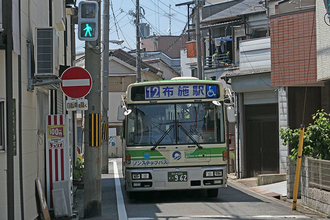 続・関西の「狭隘路線バス」5選 住宅街に旧街道 細道で光る運転テク！