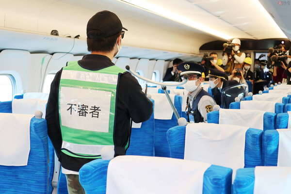 「のぞみ」に刃物男 緊迫の車内…列車はどうなるのか？ 警官突入までの訓練一部始終