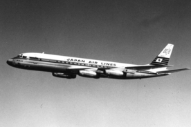 「主翼の内部へ…」 60年前のJAL初ジェット機「DC-8 FUJI号」へ 整備は今とどう違う？