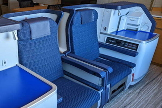 ANAビジネスクラス席で愛を語れる？部屋、羽田に出現 配置に工夫 エクセルホテル東急