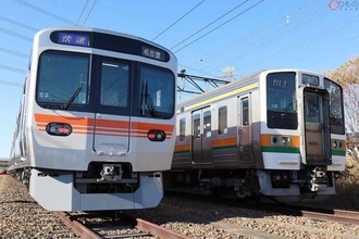 新型通勤電車「315系」車掌は千里眼か!?「青いネクタイですよね」中央本線に投入