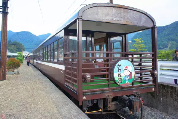 優雅なる展望客車、元は通勤形電車!? 大井川鐵道スイテ82形 立ってたら真っ黒になる運用も