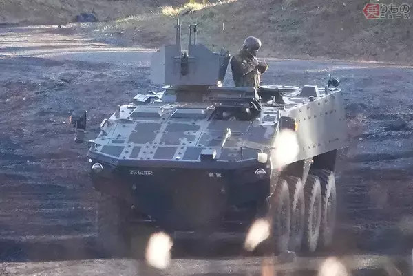 初捕捉！ 富士山麓を疾走する陸自のフィンランド製戦闘車「AMV XP」どんな車両？