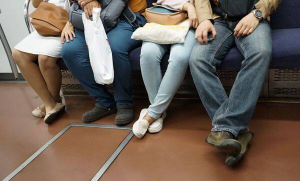 鉄道の迷惑行為ランキング 3位 扉で仁王立ち 2位 座席の座り方 1位は 21年12月日 エキサイトニュース 鉄道の迷惑行為ランキング 3位 扉で仁王立ち 2位 座席の座り方 1位は 21年12月日 エキサイトニュース