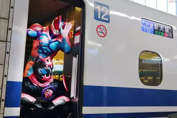 仮面ライダー 新幹線に乗る 最高速度は285km/h