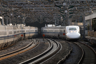 東海道新幹線のホームドア　その早さも日本一