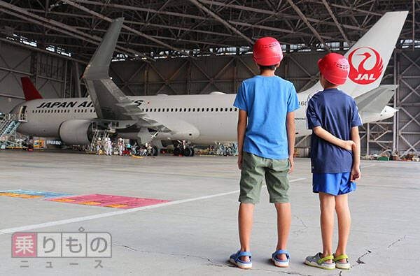 見上げる飛行機 巨大な格納庫 迫力のjal工場見学 Sky Museum 15年10月10日 エキサイトニュース