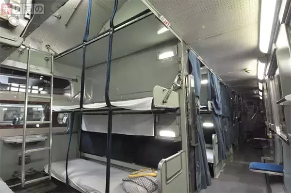 元祖ブルトレ「あさかぜ」寝台、車内を公開　鉄道博物館
