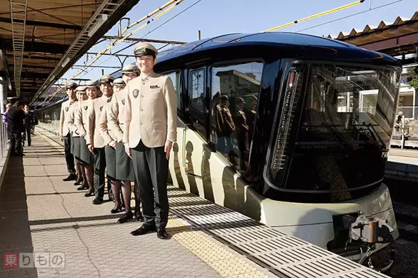 「金色の豪華列車「四季島」、本番想定の試運転開始　きょうは「ワインの里」へ」の画像