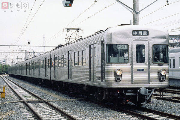 日比谷線に新車13000系デビュー　まず期間限定で　車内に「日比谷線色ドラえもん」