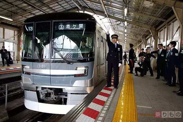 日比谷線に新車13000系デビュー　まず期間限定で　車内に「日比谷線色ドラえもん」