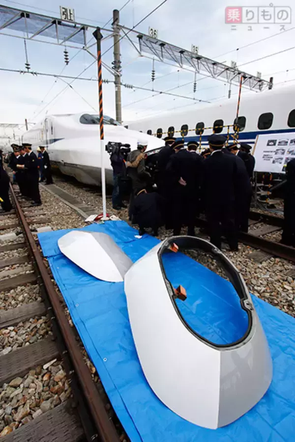 「N700系新幹線の「鼻」を開ける方法」の画像