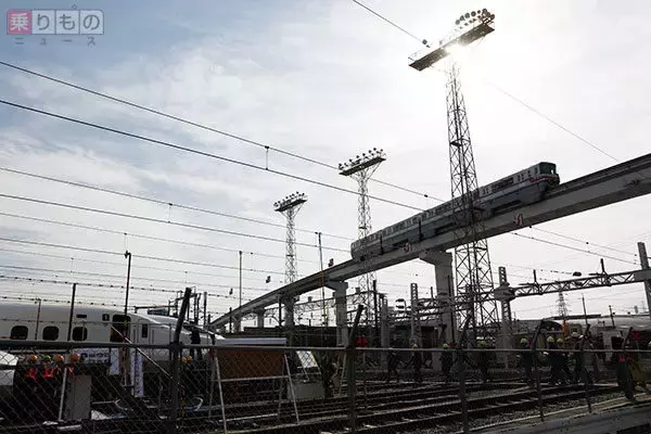 「N700系新幹線の「鼻」を開ける方法」の画像