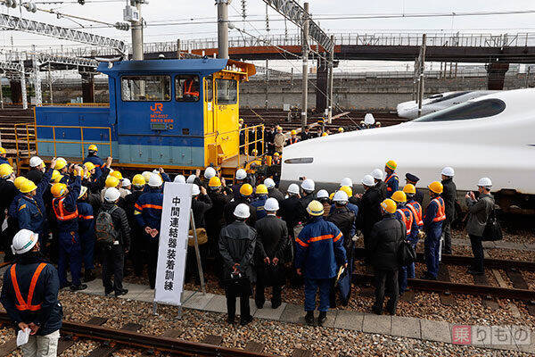 N700系新幹線の「鼻」を開ける方法