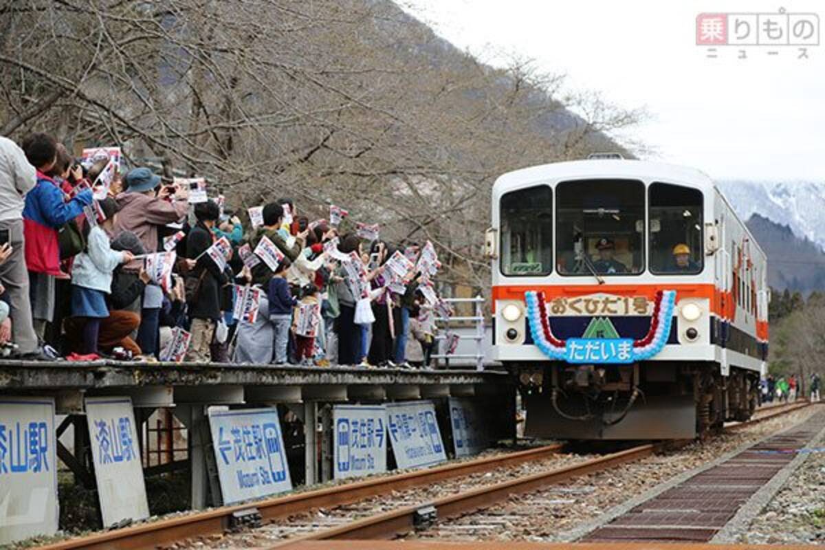 廃線のディーゼルカー10年ぶり復活、その意外な理由 神岡鉄道「おく 