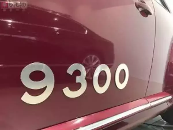 「阪急電車仕様の「ビートル」なぜできた？　車内につり革、オリーブ色のシートまで」の画像