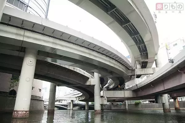 日本橋に空は必要か　川の水面から眺める首都高のいまの姿（写真50枚）