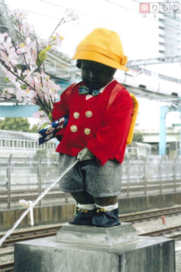 浜松町駅にある小便小僧の謎 消防服からあのキャラまで 毎月お着替え30年以上 写真12枚 17年7月10日 エキサイトニュース