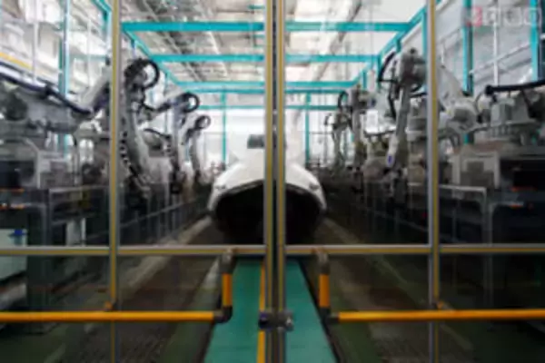 「今朝、踏切で待っていたらN700系新幹線が！　全国でここだけの風景、その事情とは」の画像