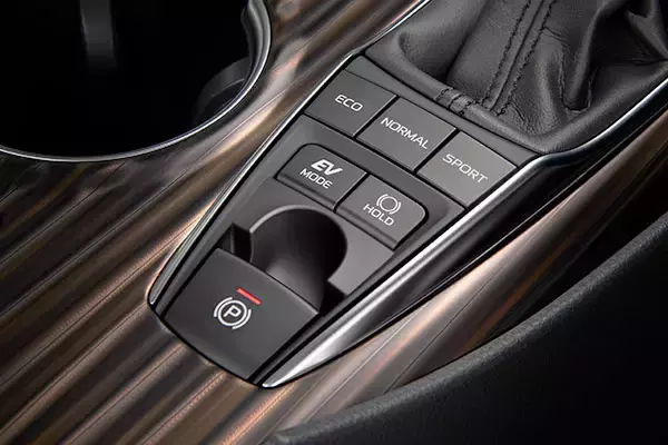 「【試乗】トヨタ「カムリ」10代目の実力　「オールニューTNGA」がもたらす「走り」とは」の画像