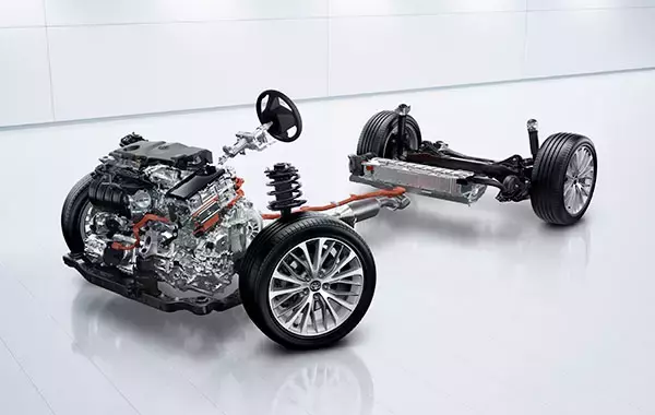 「【試乗】トヨタ「カムリ」10代目の実力　「オールニューTNGA」がもたらす「走り」とは」の画像