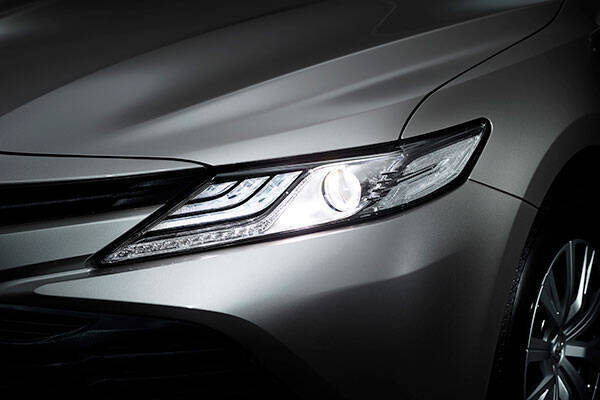 【試乗】トヨタ「カムリ」10代目の実力　「オールニューTNGA」がもたらす「走り」とは