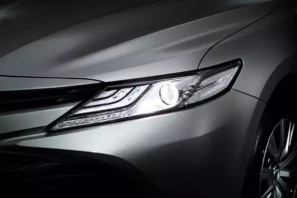 「【試乗】トヨタ「カムリ」10代目の実力　「オールニューTNGA」がもたらす「走り」とは」の画像