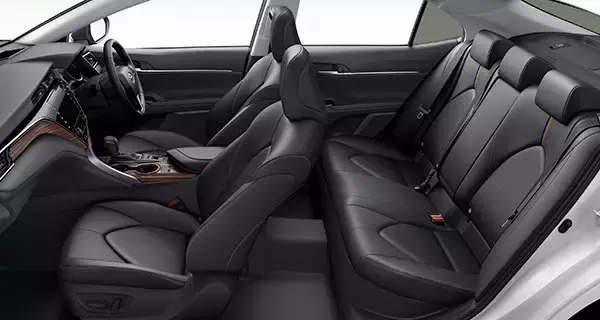 「【試乗】トヨタ「カムリ」10代目の実力　「オールニューTNGA」がもたらす「走り」とは」の画像