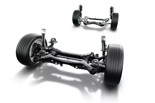 「【試乗】トヨタ「カムリ」10代目の実力　「オールニューTNGA」がもたらす「走り」とは」の画像