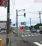 「「ファミマ直結交差点」なぜできた？　専用右折レーン、店舗駐車場内で信号待ちも」の画像2